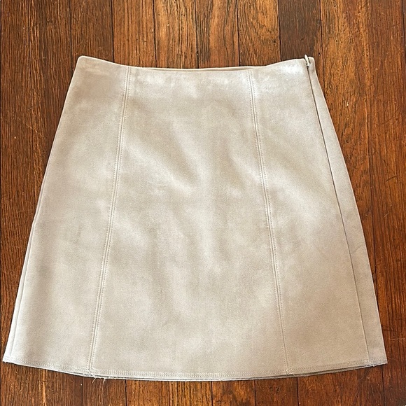 Babaton Dresses & Skirts - Aritzia Babaton Cream Vegan Suede Mini Skirt